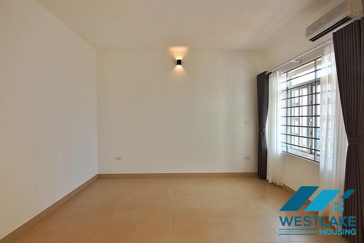 Cho Thuê Nhà 8 Phòng Ngủ Rộng Thoáng Sáng Tại Âu Cơ, Tây Hồ, Hà Nội.