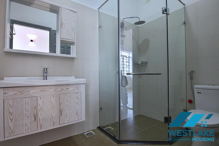 Cho Thuê Nhà 8 Phòng Ngủ Rộng Thoáng Sáng Tại Âu Cơ, Tây Hồ, Hà Nội.