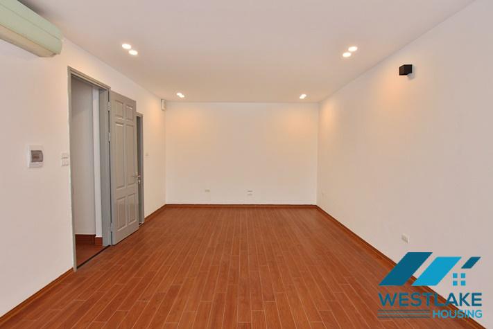 Cho Thuê Nhà 8 Phòng Ngủ Rộng Thoáng Sáng Tại Âu Cơ, Tây Hồ, Hà Nội.