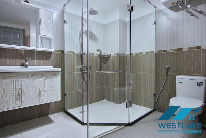 Cho Thuê Nhà 8 Phòng Ngủ Rộng Thoáng Sáng Tại Âu Cơ, Tây Hồ, Hà Nội.