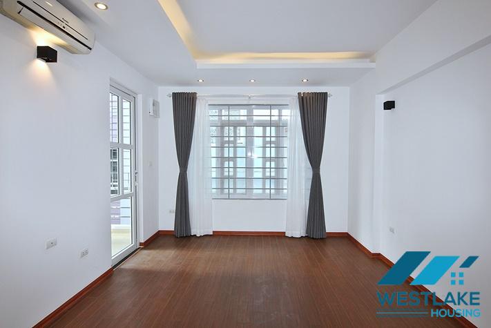 Cho Thuê Nhà 8 Phòng Ngủ Rộng Thoáng Sáng Tại Âu Cơ, Tây Hồ, Hà Nội.