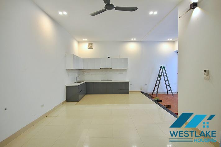 Cho Thuê Nhà 8 Phòng Ngủ Rộng Thoáng Sáng Tại Âu Cơ, Tây Hồ, Hà Nội.