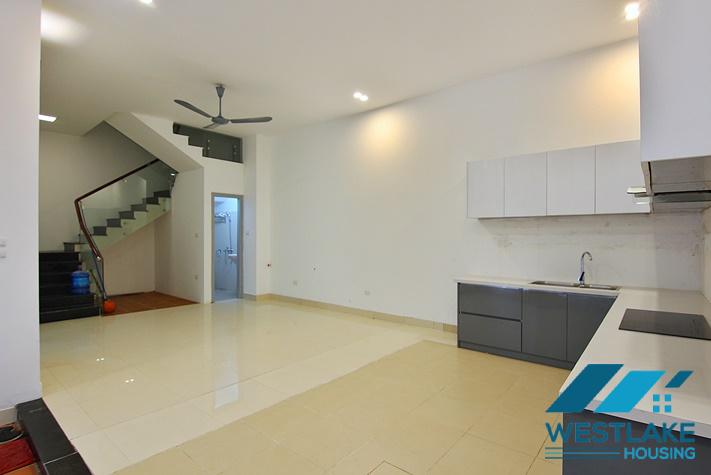 Cho Thuê Nhà 8 Phòng Ngủ Rộng Thoáng Sáng Tại Âu Cơ, Tây Hồ, Hà Nội.