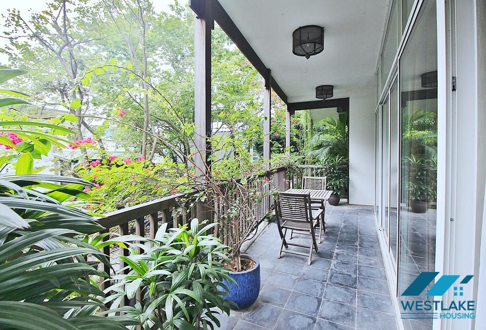 A marvellous 4 bedroom apartment for rent on Dang Thai Mai street, Tay Ho District
