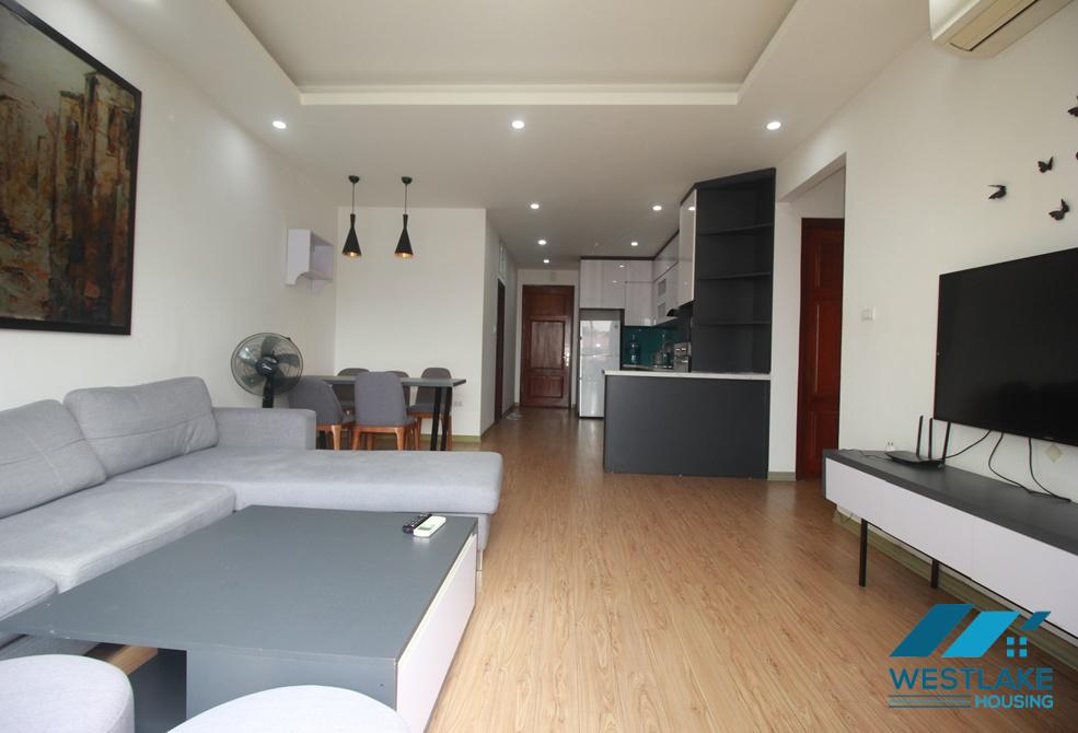 Good price, 2 bedrooms apartment for rent on Au Co area, Hanoi.