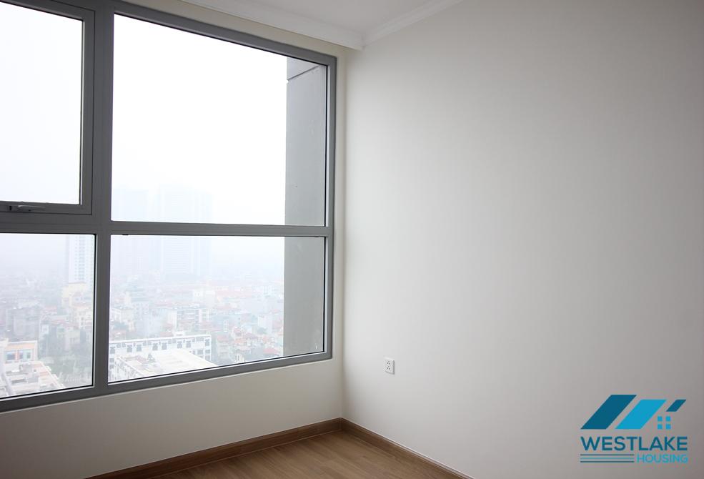 Unfurnished and bright apartment for rent in Vinhome Garden-My Dinh area