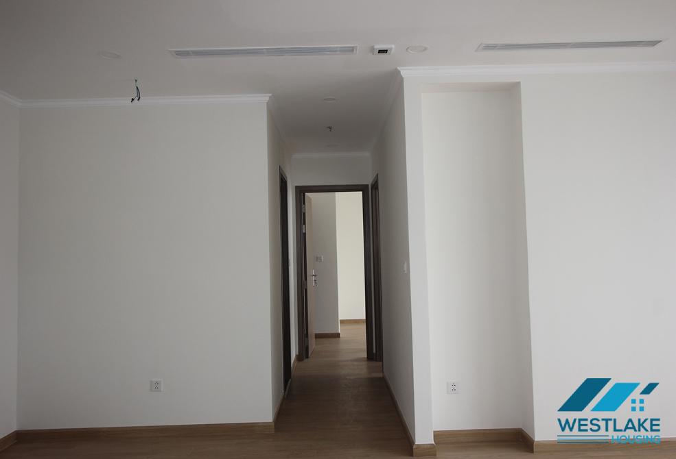 Unfurnished and bright apartment for rent in Vinhome Garden-My Dinh area