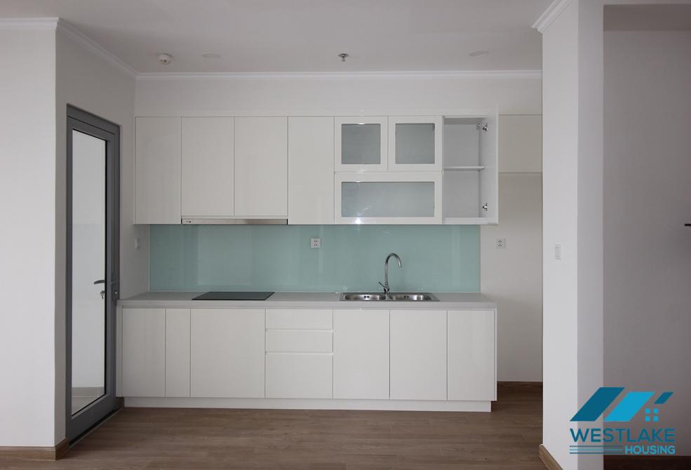 Unfurnished and bright apartment for rent in Vinhome Garden-My Dinh area