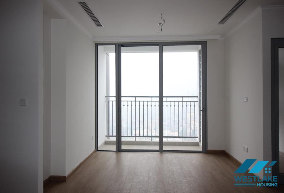 Unfurnished and bright apartment for rent in Vinhome Garden-My Dinh area