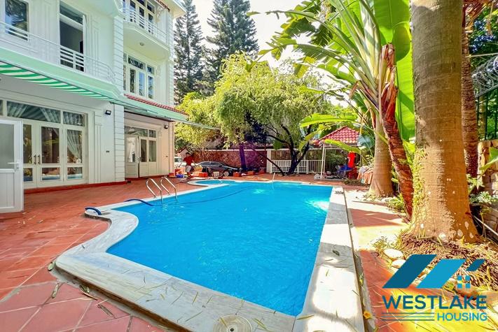 Beautiful villa with swimming pool and courty yard for rent in Tay Ho, Ha Noi