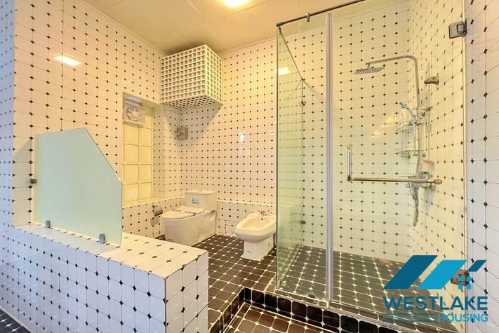 Cho Thuê Biệt Thự 5 Phòng Ngủ Đẹp Có Hồ Bơi Và Sân Vườn Rộng Tại Tây Hồ, Hà Nội.