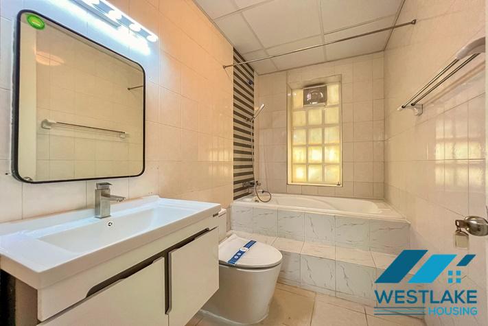 Cho Thuê Biệt Thự 5 Phòng Ngủ Đẹp Có Hồ Bơi Và Sân Vườn Rộng Tại Tây Hồ, Hà Nội.