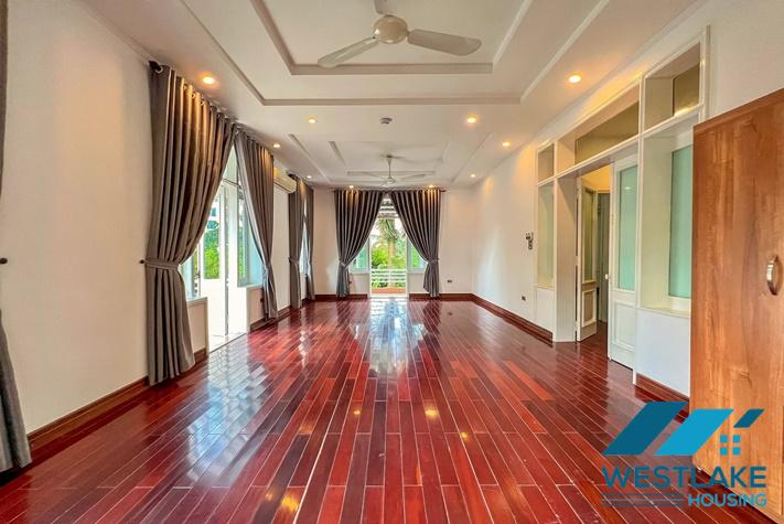 Cho Thuê Biệt Thự 5 Phòng Ngủ Đẹp Có Hồ Bơi Và Sân Vườn Rộng Tại Tây Hồ, Hà Nội.