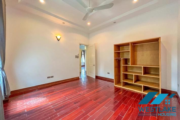 Cho Thuê Biệt Thự 5 Phòng Ngủ Đẹp Có Hồ Bơi Và Sân Vườn Rộng Tại Tây Hồ, Hà Nội.