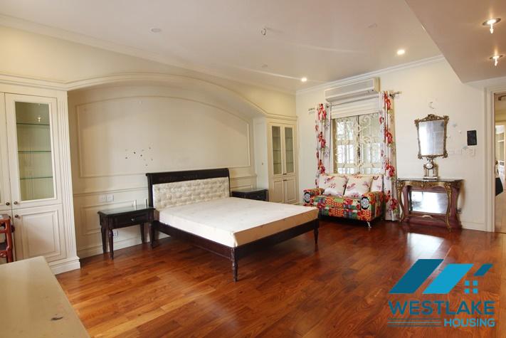 Cho Thuê Nhà 4 Phòng Ngủ Mới Đẹp, Hiện Đại, Ban Công Sân Rộng Thoáng Mát  Tại Tây Hồ, Hà Nội.