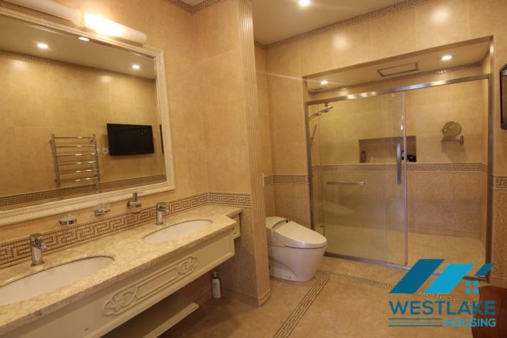 Cho Thuê Nhà 4 Phòng Ngủ Mới Đẹp, Hiện Đại, Ban Công Sân Rộng Thoáng Mát  Tại Tây Hồ, Hà Nội.