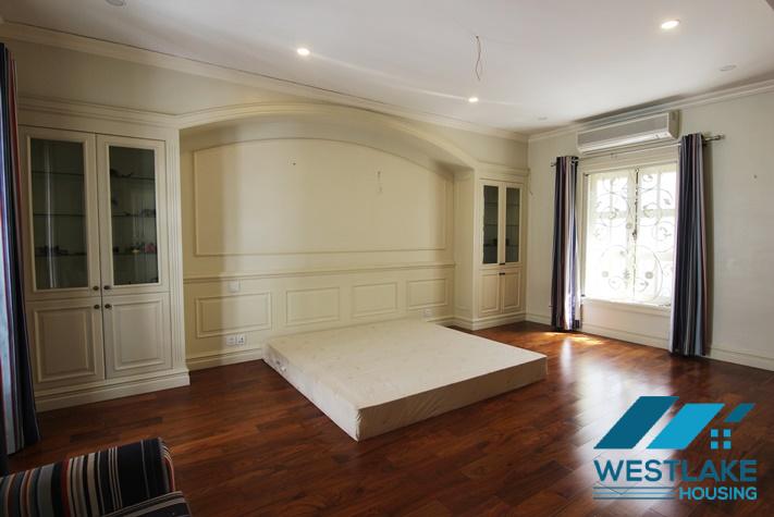 Cho Thuê Nhà 4 Phòng Ngủ Mới Đẹp, Hiện Đại, Ban Công Sân Rộng Thoáng Mát  Tại Tây Hồ, Hà Nội.