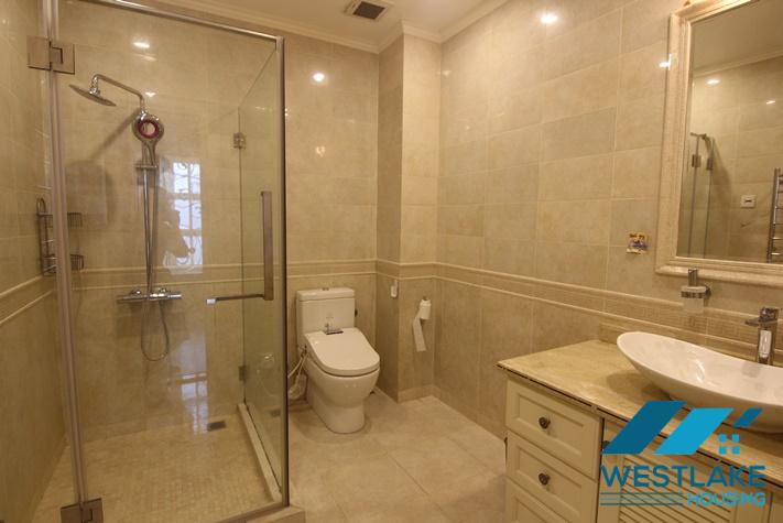 Cho Thuê Nhà 4 Phòng Ngủ Mới Đẹp, Hiện Đại, Ban Công Sân Rộng Thoáng Mát  Tại Tây Hồ, Hà Nội.