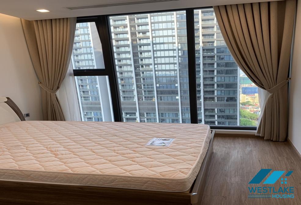 A high-rise apartment with 3 bedrooms for rent in Vinhome Metropolis, Ba Dinh, Ha Noi
