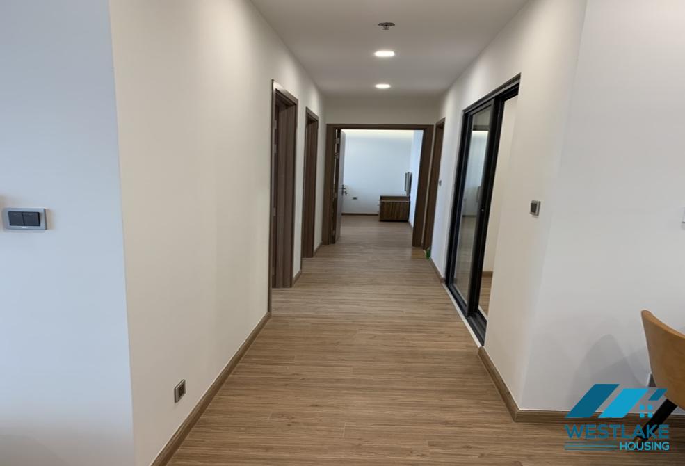 A high-rise apartment with 3 bedrooms for rent in Vinhome Metropolis, Ba Dinh, Ha Noi