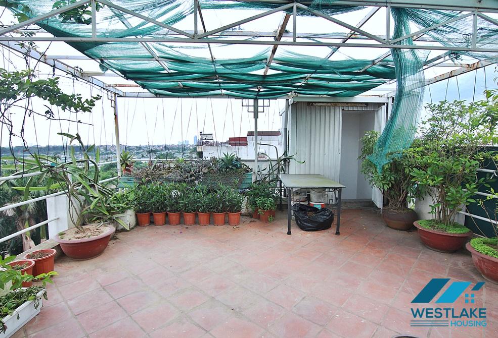 Lovely house with front yard for rent in Au Co, Tay Ho