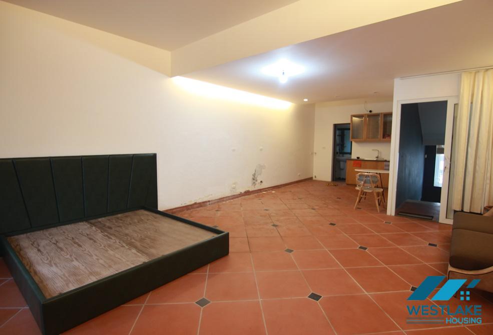 Lovely house with front yard for rent in Au Co, Tay Ho