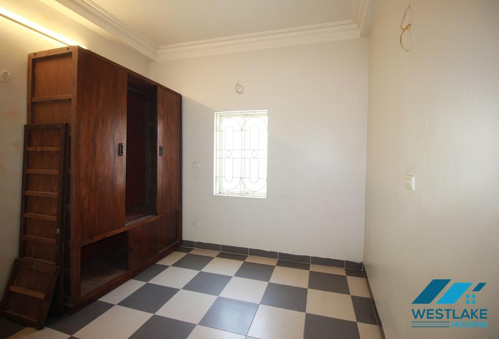 A cheap 4 bedroom house for rent in Au Co, Tay Ho