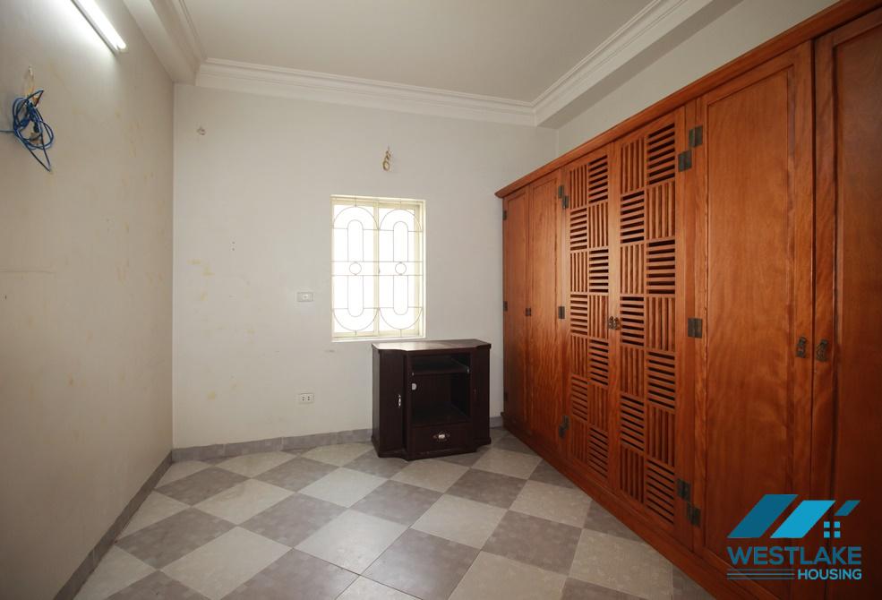 A cheap 4 bedroom house for rent in Au Co, Tay Ho