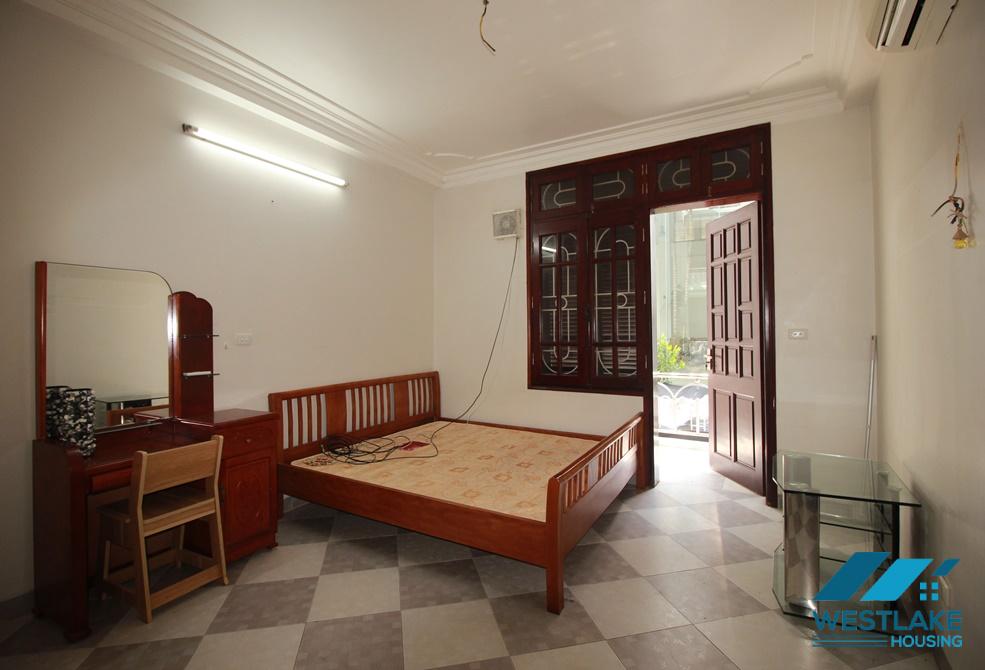 A cheap 4 bedroom house for rent in Au Co, Tay Ho