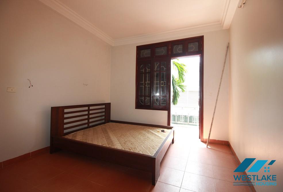 A cheap 4 bedroom house for rent in Au Co, Tay Ho