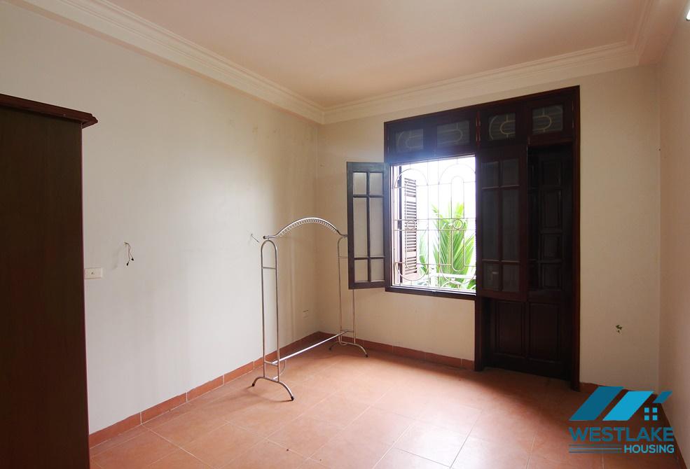 A cheap 4 bedroom house for rent in Au Co, Tay Ho