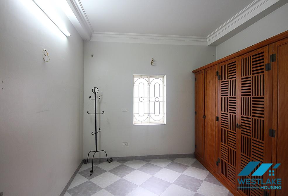 A cheap 4 bedroom house for rent in Au Co, Tay Ho