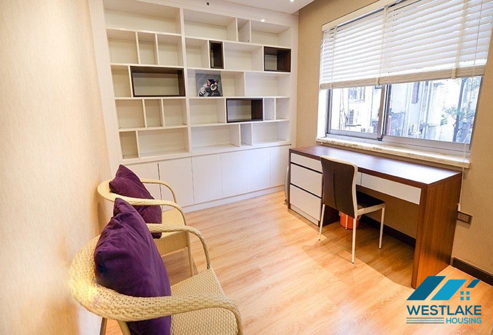 A beautiful 2 bedroom apartment for rent in Lieu Giai st, Ba Dinh, Ha Noi