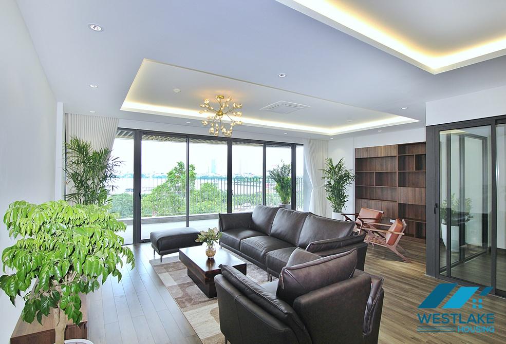  A beautiful 03 bedrooms and 01 working room apartment on 5th floor for rent in Tay Ho, Ha Noi