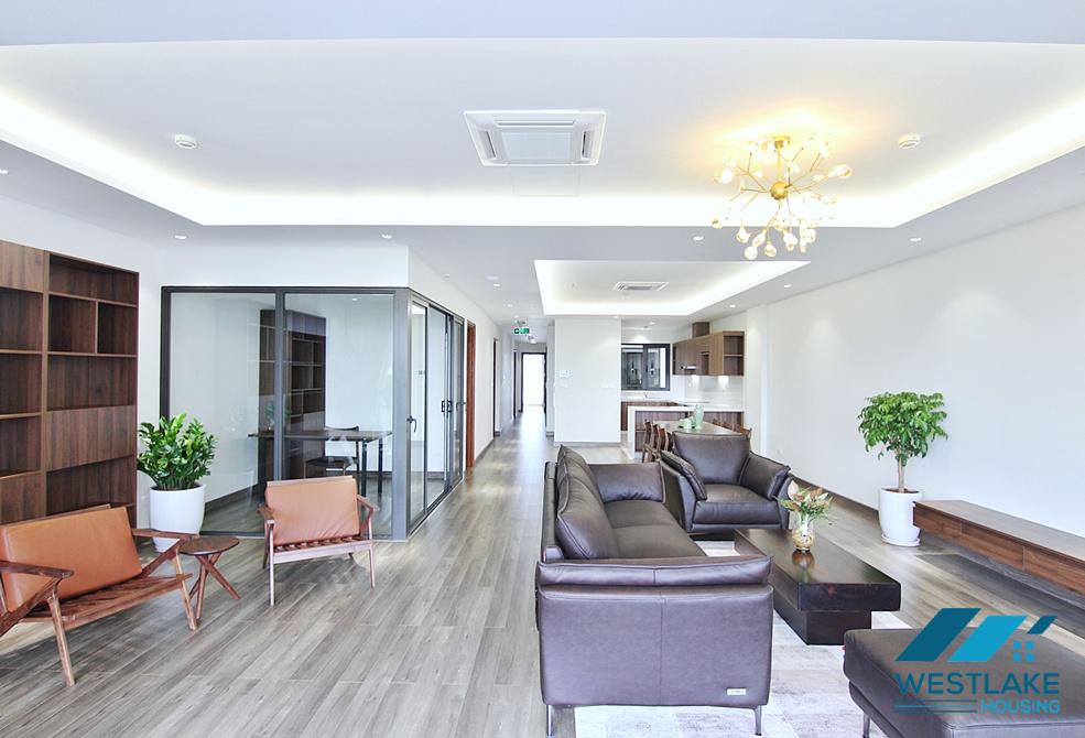 A beautiful 03 bedrooms and 01 working room apartment on 5th floor for rent in Tay Ho, Ha Noi