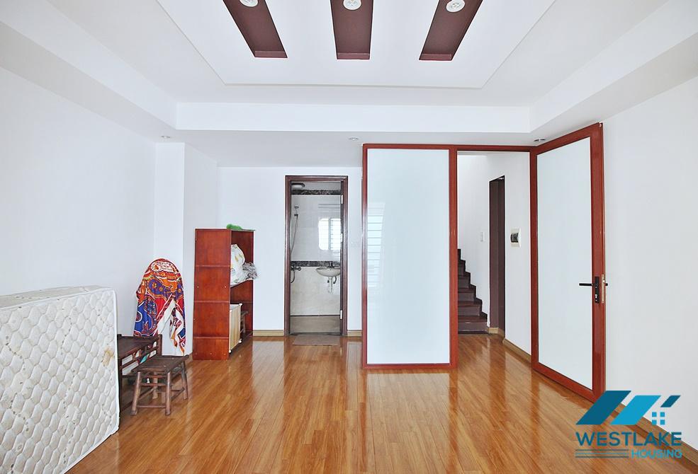 A nice and spacious 4 bedroom house for rent in Au Co, Tay Ho