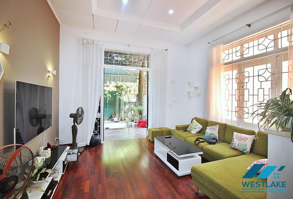 A cheap 3 bedroom apartment for rent in Tay Ho, Ha Noi