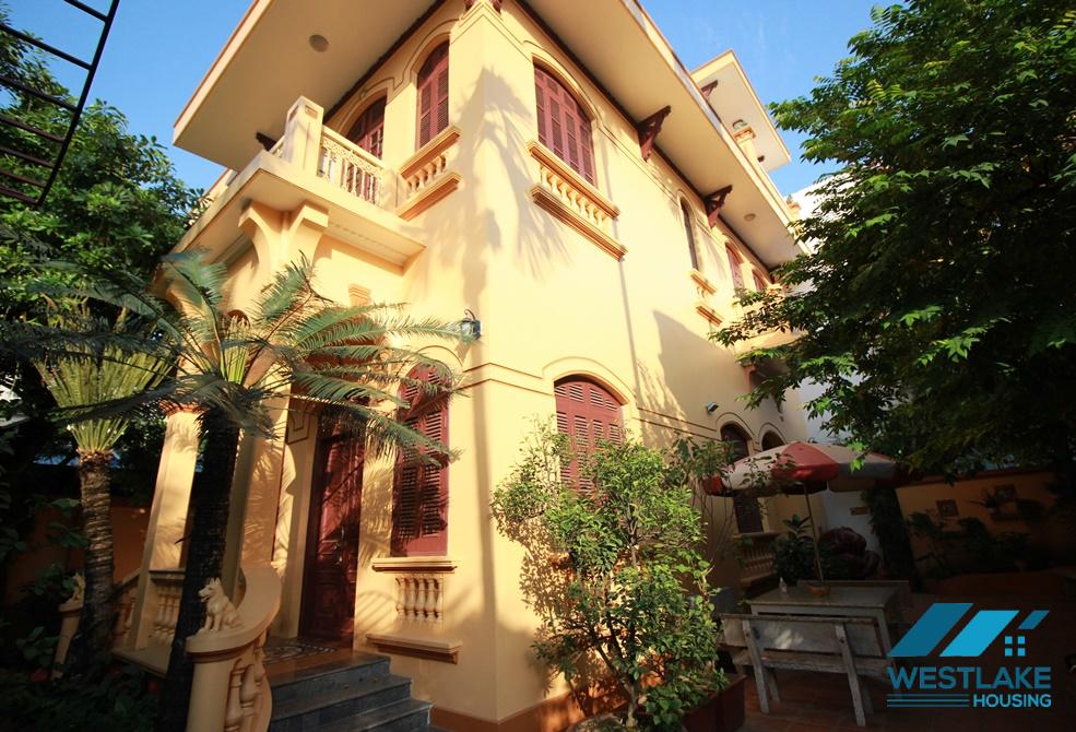 A 4 bedroom house with nice yard for rent in Au Co, Tay Ho