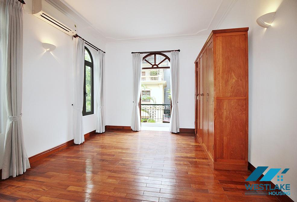 Beautifull house with huge garden for rent in Tay Ho area, Ha Noi