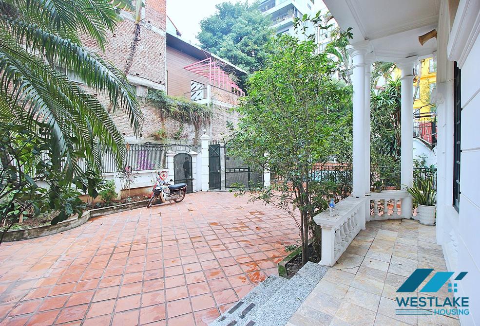 Beautifull house with huge garden for rent in Tay Ho area, Ha Noi