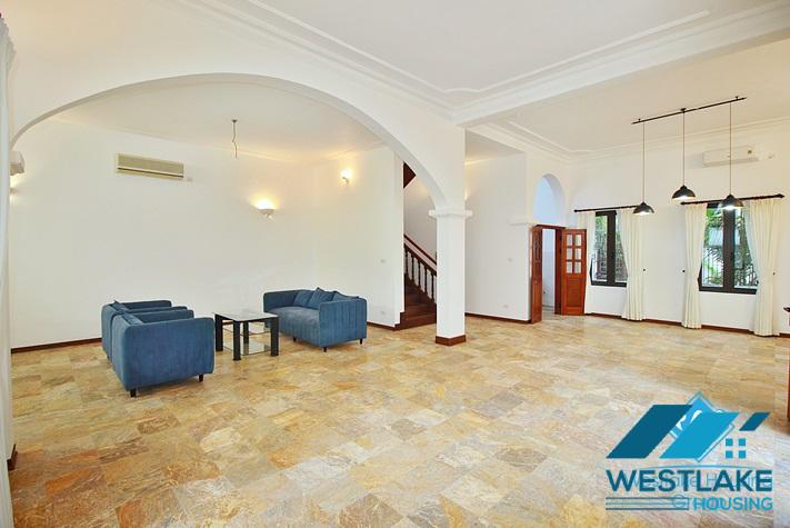 Beautifull house with huge garden for rent in Tay Ho area, Ha Noi
