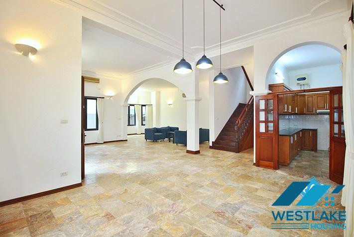 Beautifull house with huge garden for rent in Tay Ho area, Ha Noi