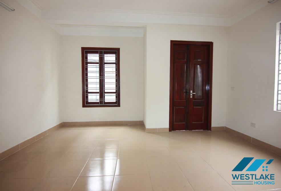 An unfurnished cheap house for rent in Au Co, Tay Ho