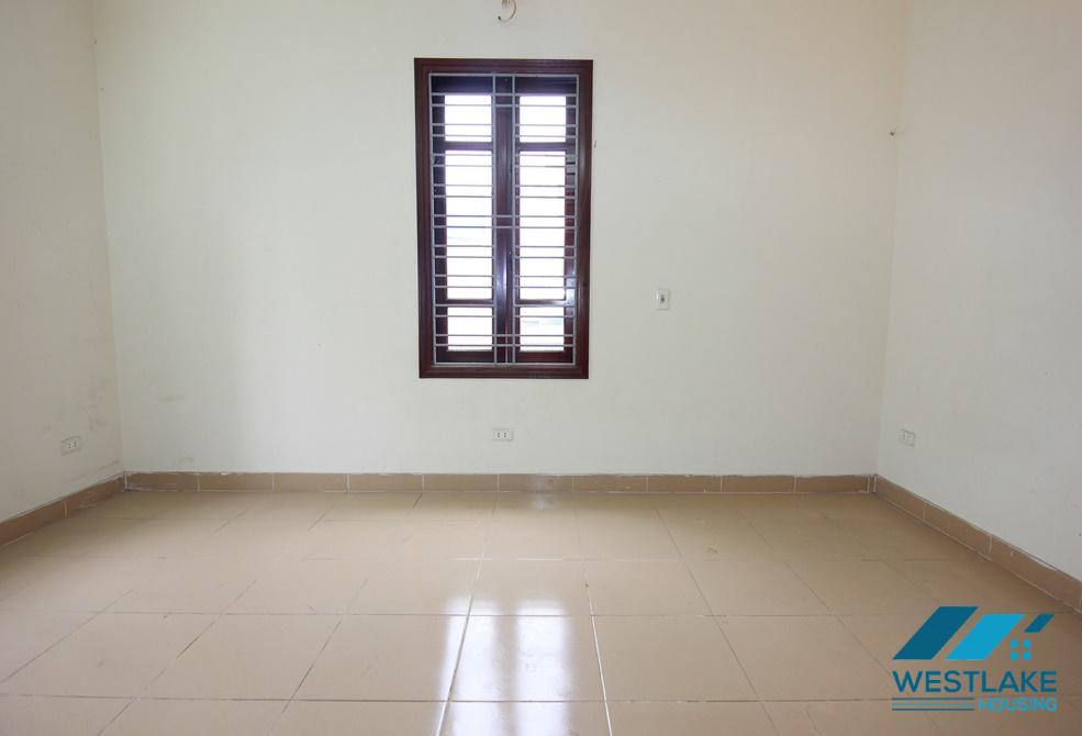 An unfurnished cheap house for rent in Au Co, Tay Ho