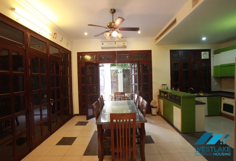 Cho thuê nhà rộng rãi tại Ciputra – Khu C, Tây Hồ, Hà Nội