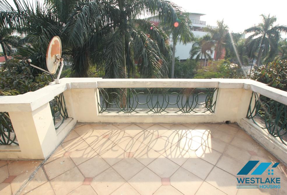 Cho thuê nhà rộng rãi tại Ciputra – Khu C, Tây Hồ, Hà Nội