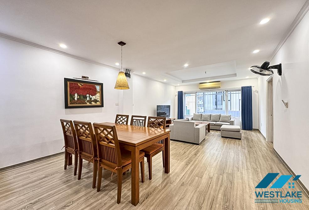 Cho Thuê Căn Hộ 2 Phòng Ngủ Mới Được Cải Tạo Tại Khu Tô Ngọc Vân, Tây Hồ, Hà Nội.