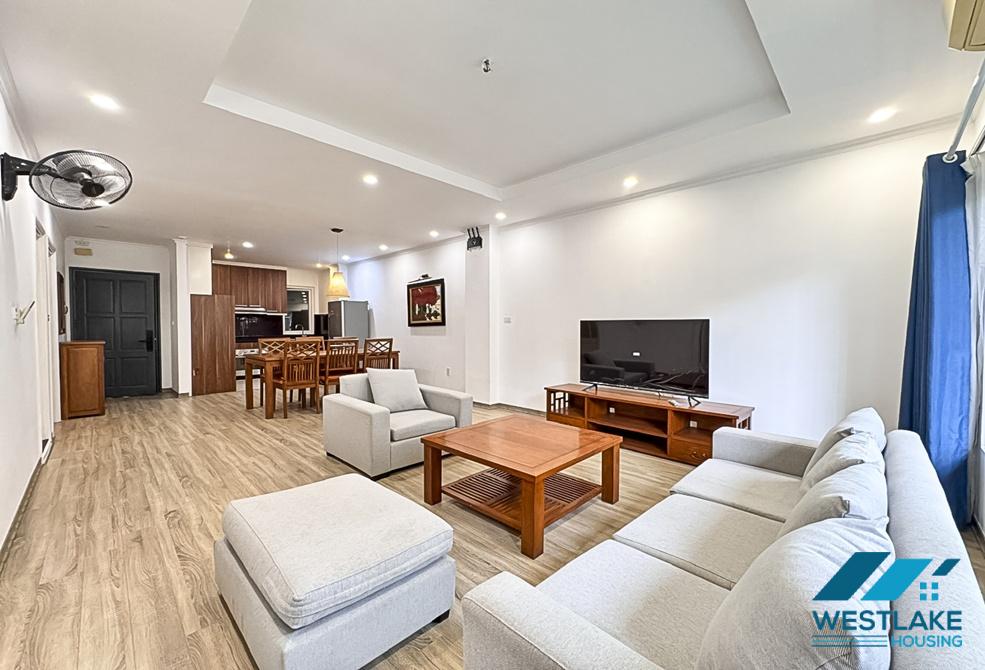 Cho Thuê Căn Hộ 2 Phòng Ngủ Mới Được Cải Tạo Tại Khu Tô Ngọc Vân, Tây Hồ, Hà Nội.