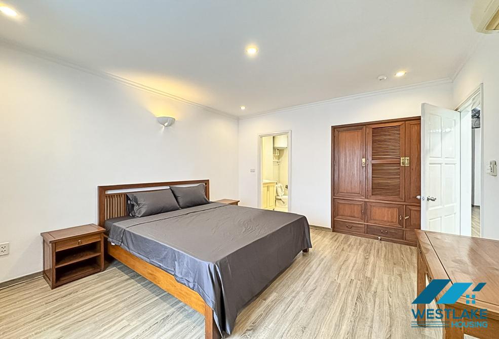 Cho Thuê Căn Hộ 2 Phòng Ngủ Mới Được Cải Tạo Tại Khu Tô Ngọc Vân, Tây Hồ, Hà Nội.