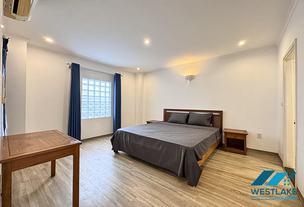 Cho Thuê Căn Hộ 2 Phòng Ngủ Mới Được Cải Tạo Tại Khu Tô Ngọc Vân, Tây Hồ, Hà Nội.